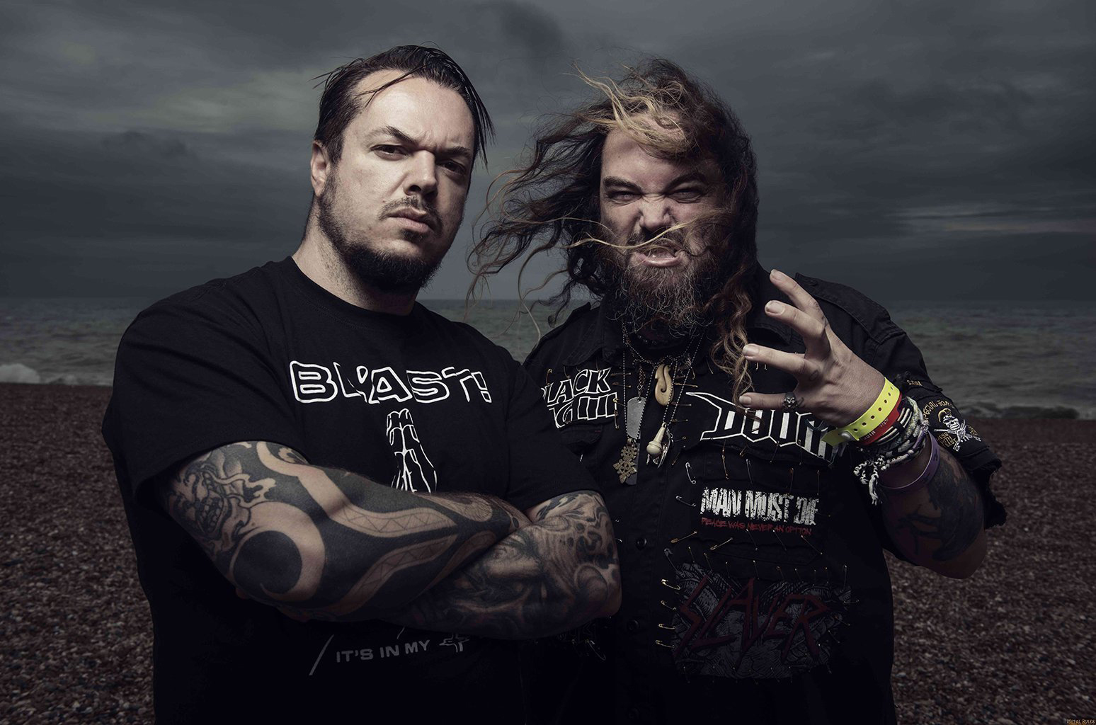 “O metal é a trilha sonora perfeita do caos do mundo atual”, diz Max Cavalera