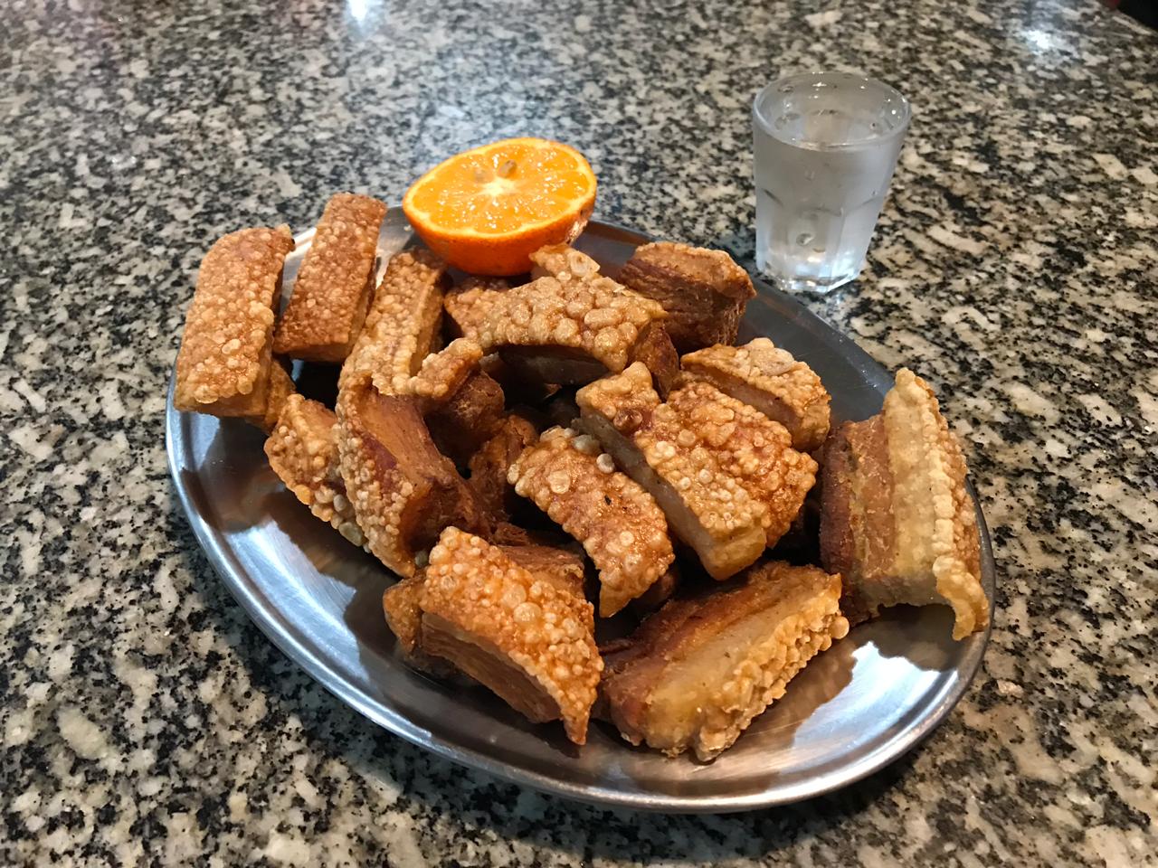 Bares em Curitiba para comer gordas porções de torresmos