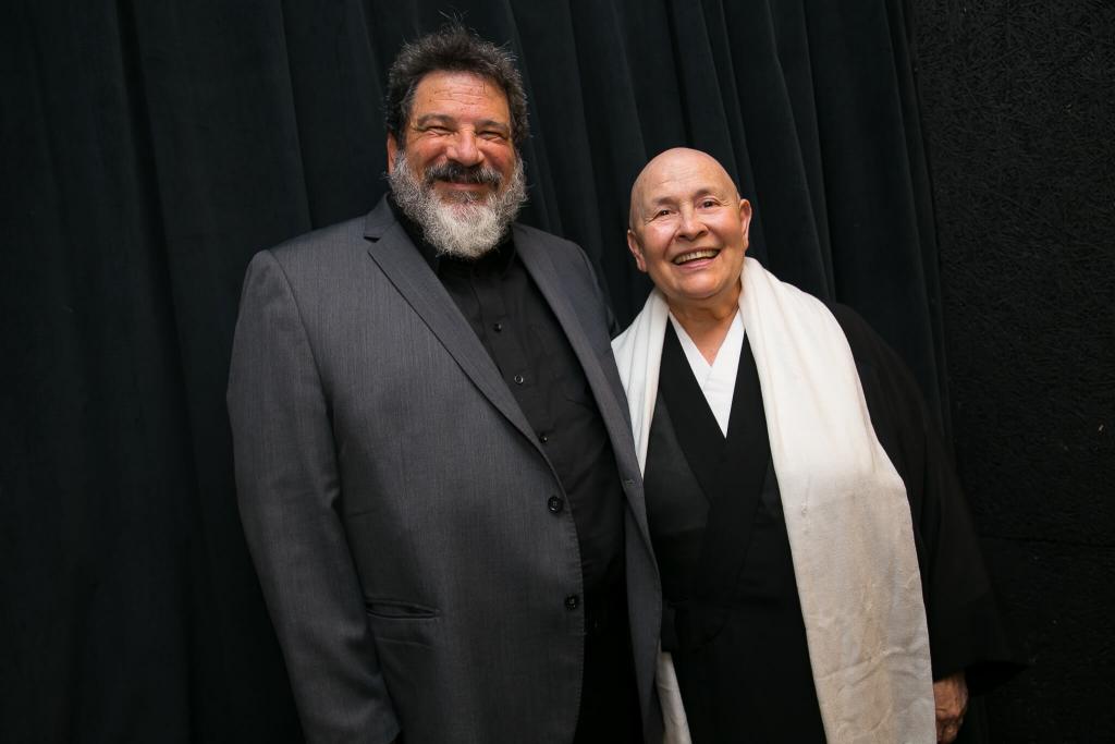Monja Coen e Mário Sergio Cortella falam sobre vícios e virtudes em Curitiba