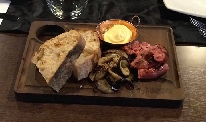 Lavareda: conheça o restaurante onde tudo é feito na brasa