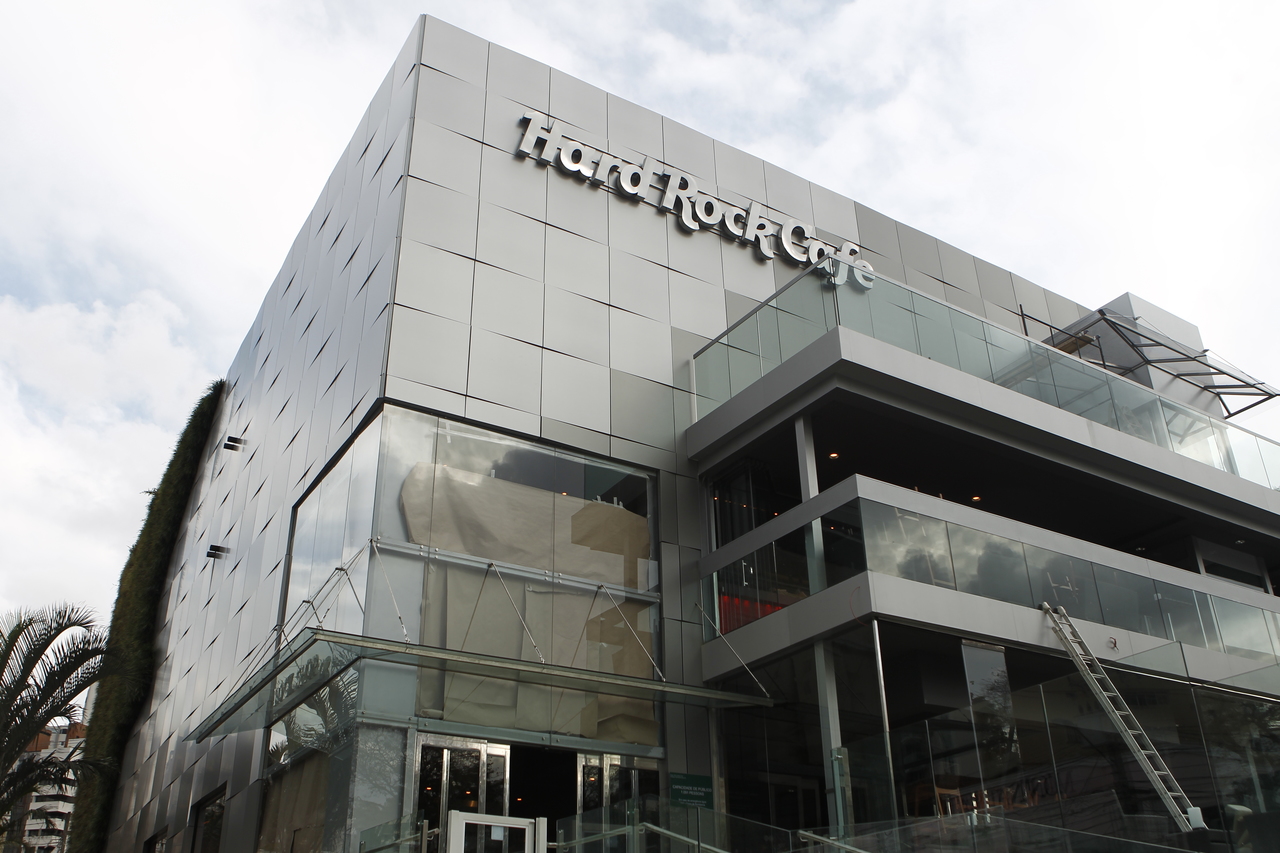 Rock’n Xmas: Hard Rock Cafe terá espetáculo gratuito com clássicos natalinos versão rock