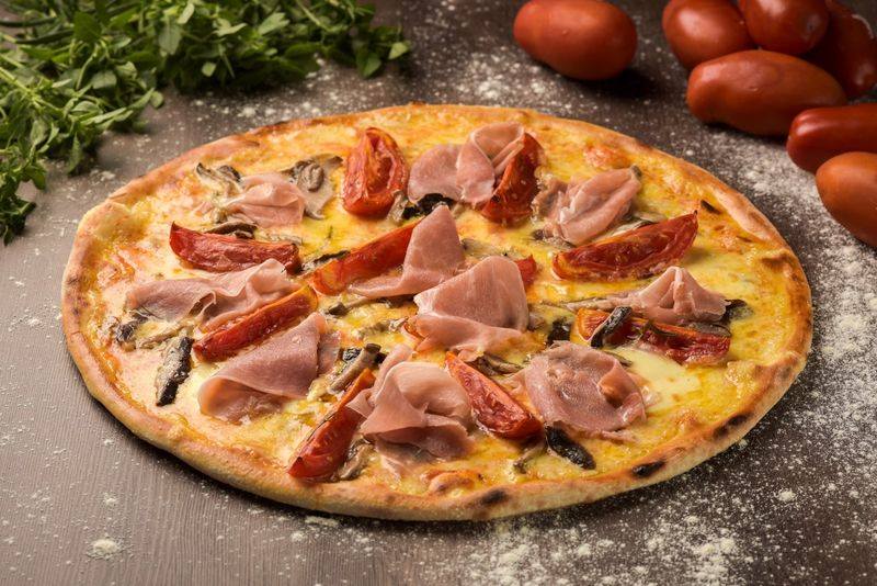 7 pizzas com presunto cru para provar em Curitiba