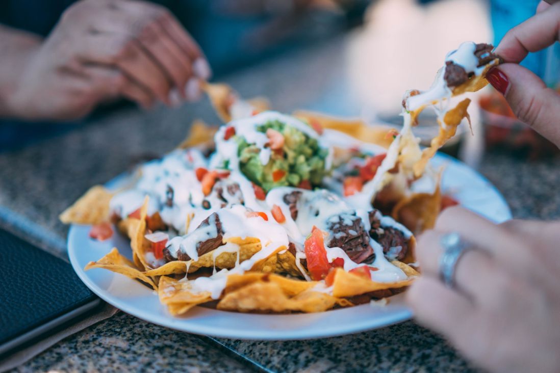Saiba onde comer nachos com desconto do Clube