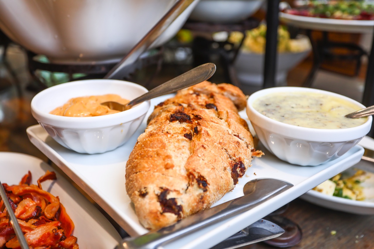 Conheça o restaurante que serve um brunch brasileiro aos finais de semana