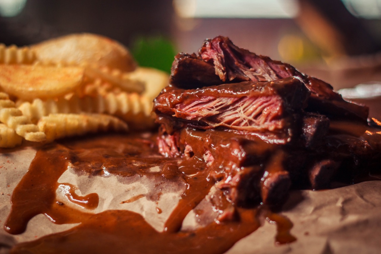 “Brazilian barbecue”: Brisket Smokehouse quer transformar o churrasco americano em comida de brasileiro