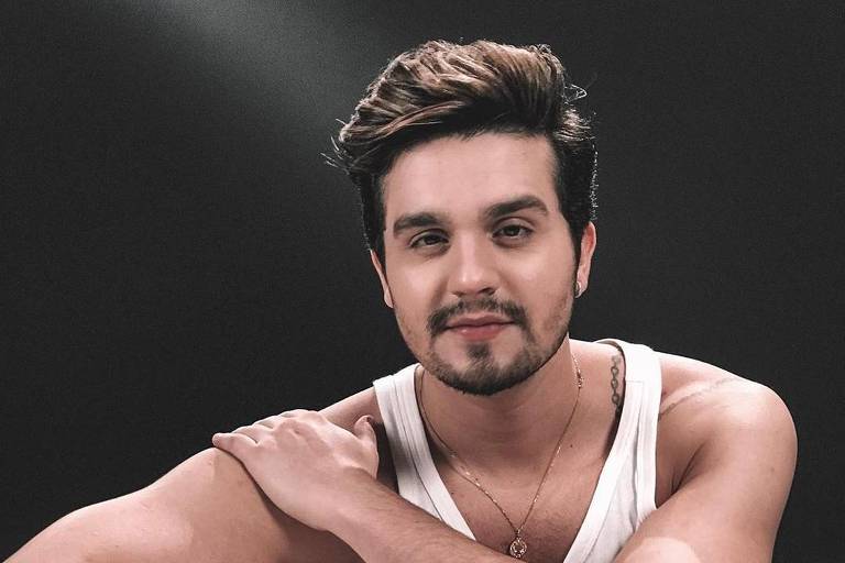 Luan Santana apresenta show cheio de efeitos especiais em Curitiba