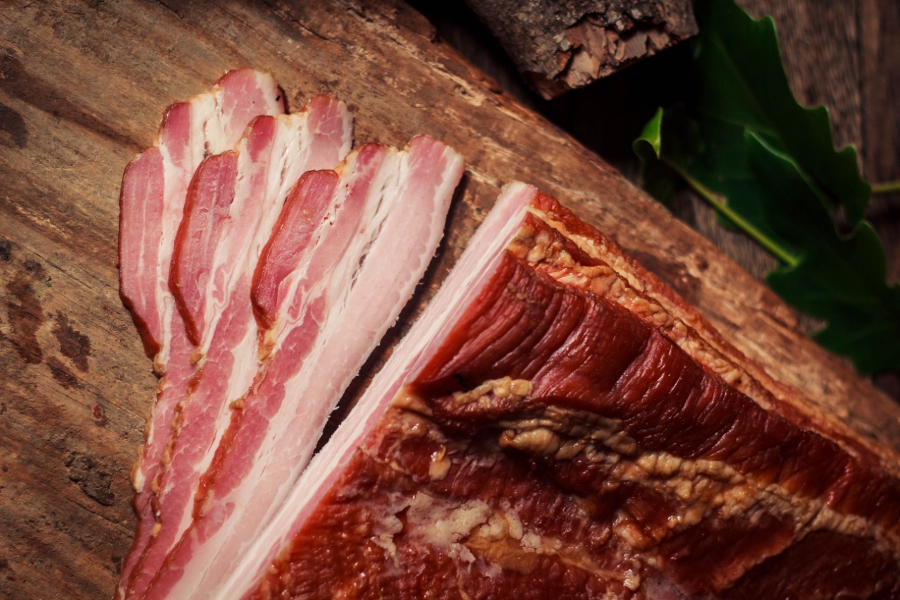 Restaurante em Curitiba produz o próprio bacon