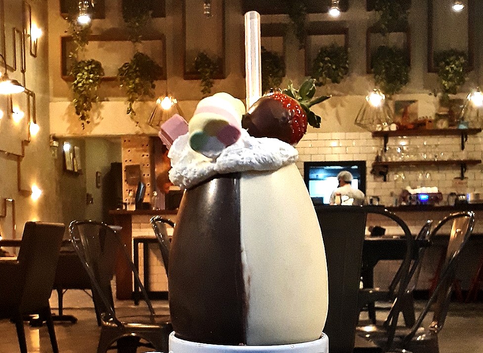 Chelsea lança voucher de desconto para a compra de milkshake servido dentro de ovo