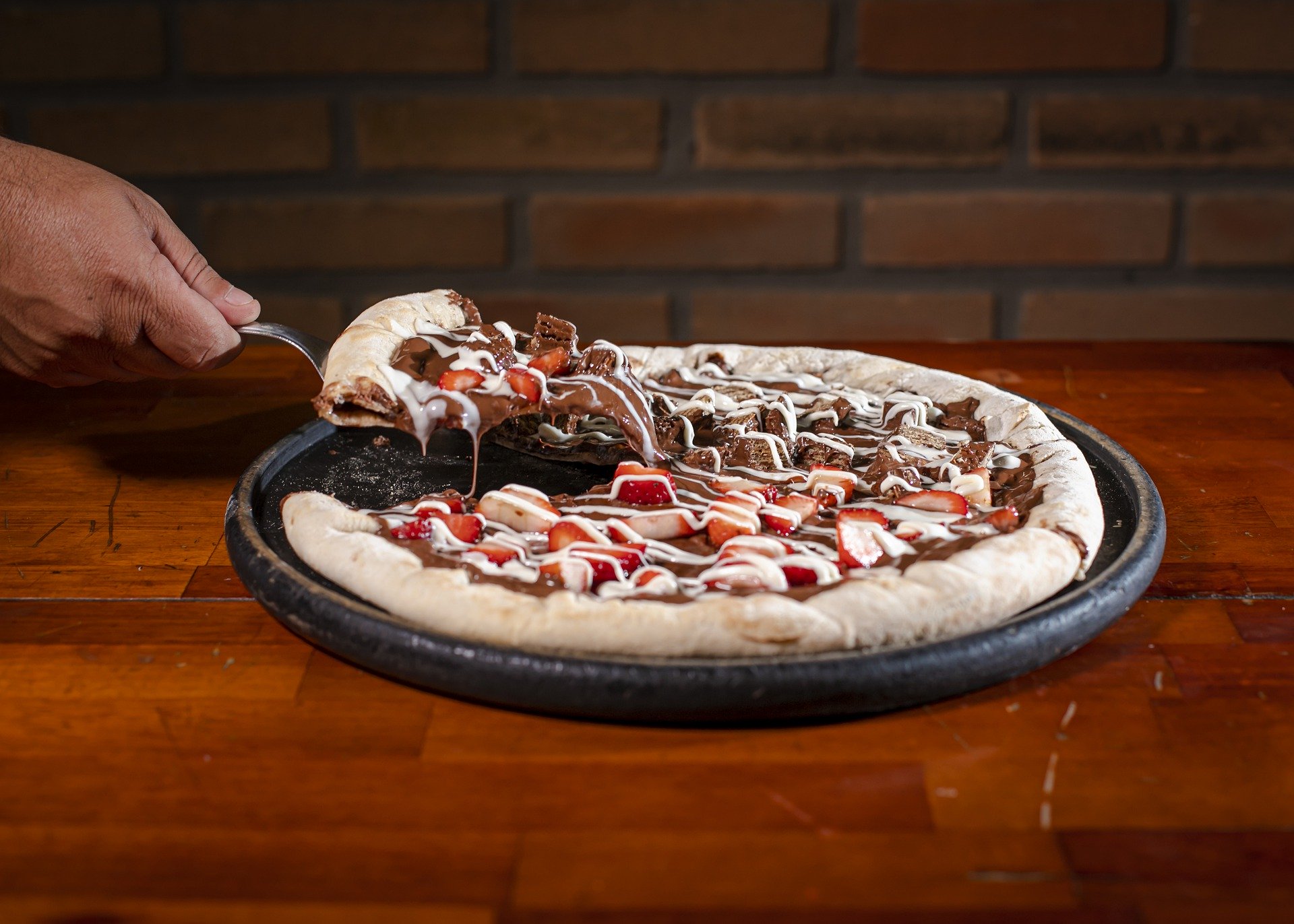 Pizzas (bem) doces para pedir em casa