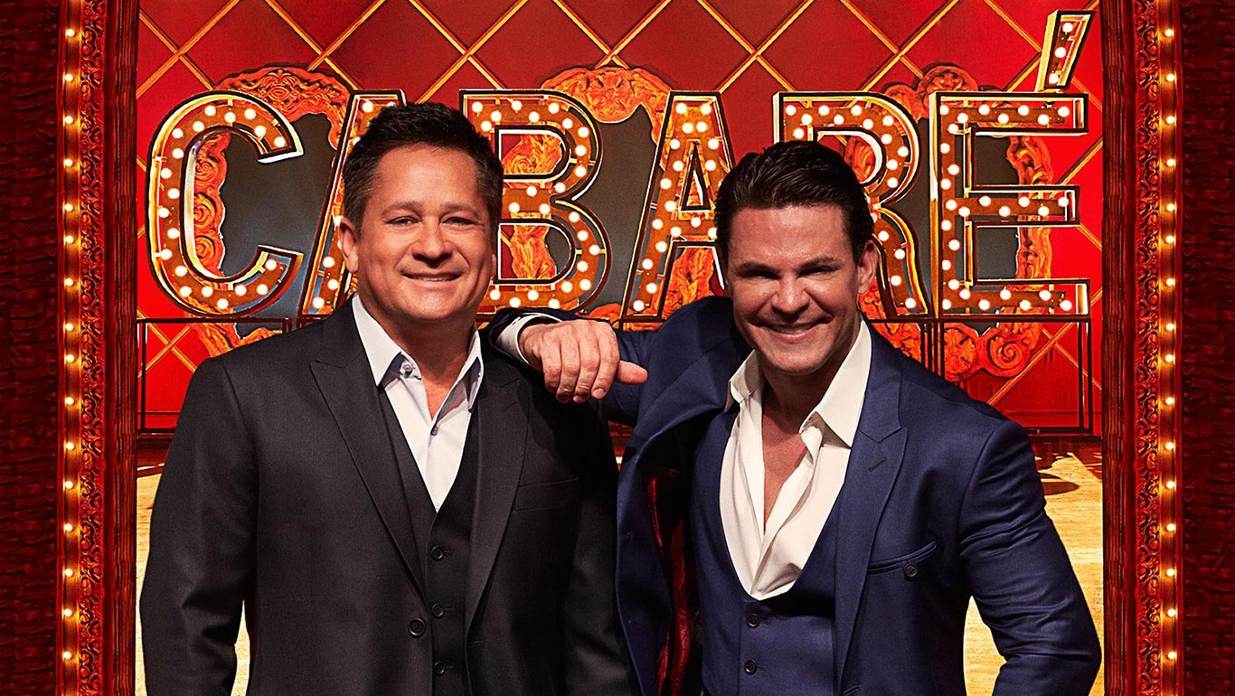 Show de Leonardo e Eduardo Costa inspirado em cabaré passa por Curitiba