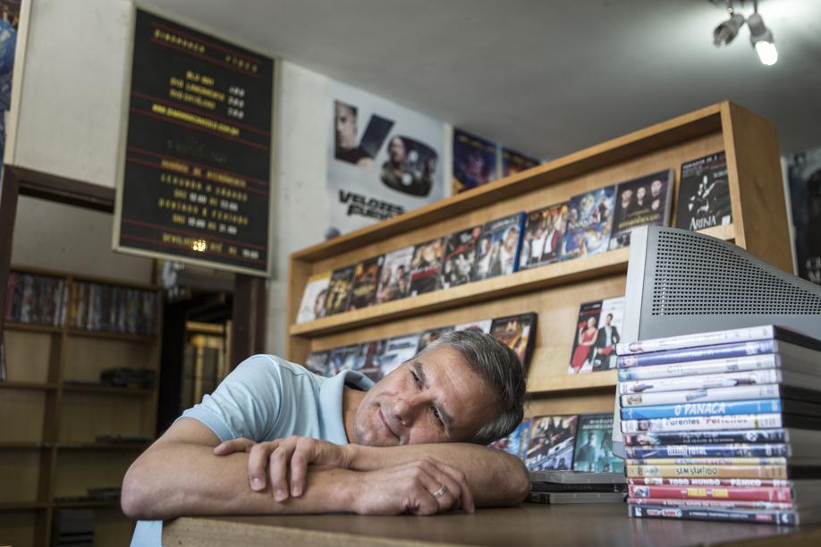 Locadora Dinamarca fecha as portas após 27 anos e liquida seu acervo de filmes