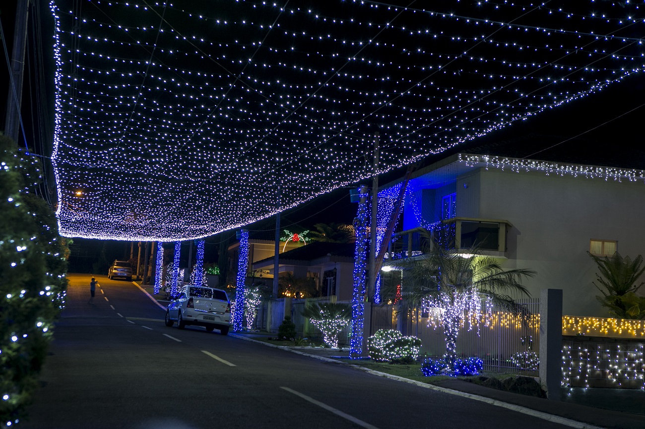 Tradicional Natal iluminado da família Moletta começa sábado (25); veja fotos