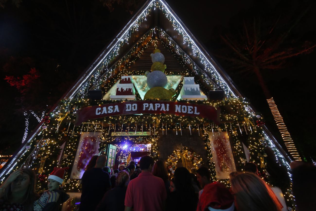 Casa do Papai Noel tem decoração iluminada em mais de 7 mil metros quadrados