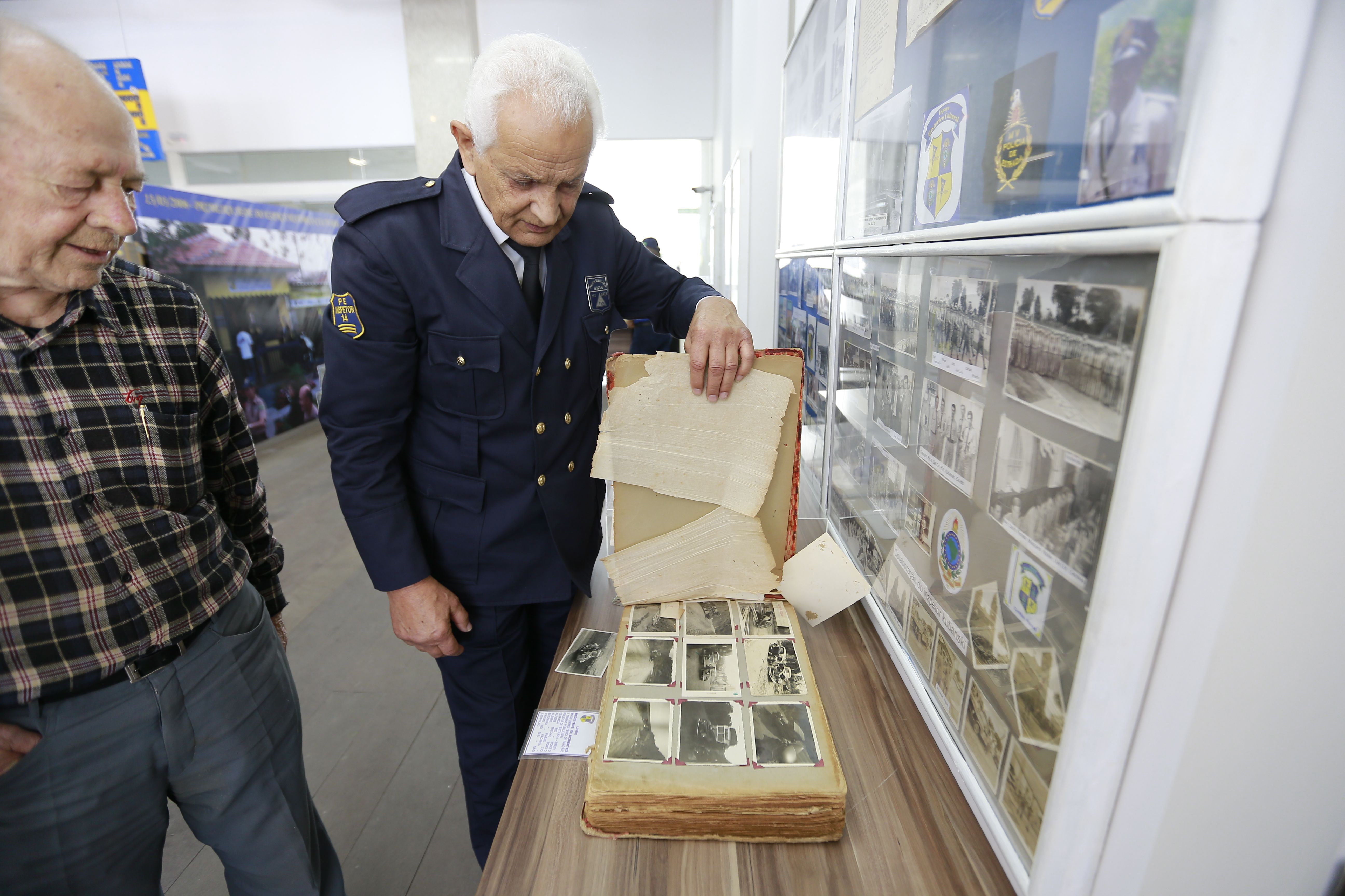 Museu de aposentados da PRF tem até moto usada por presidente americano