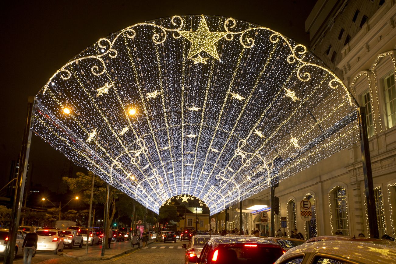 Curitiba iluminada! Lugares com decoração de Natal para você visitar