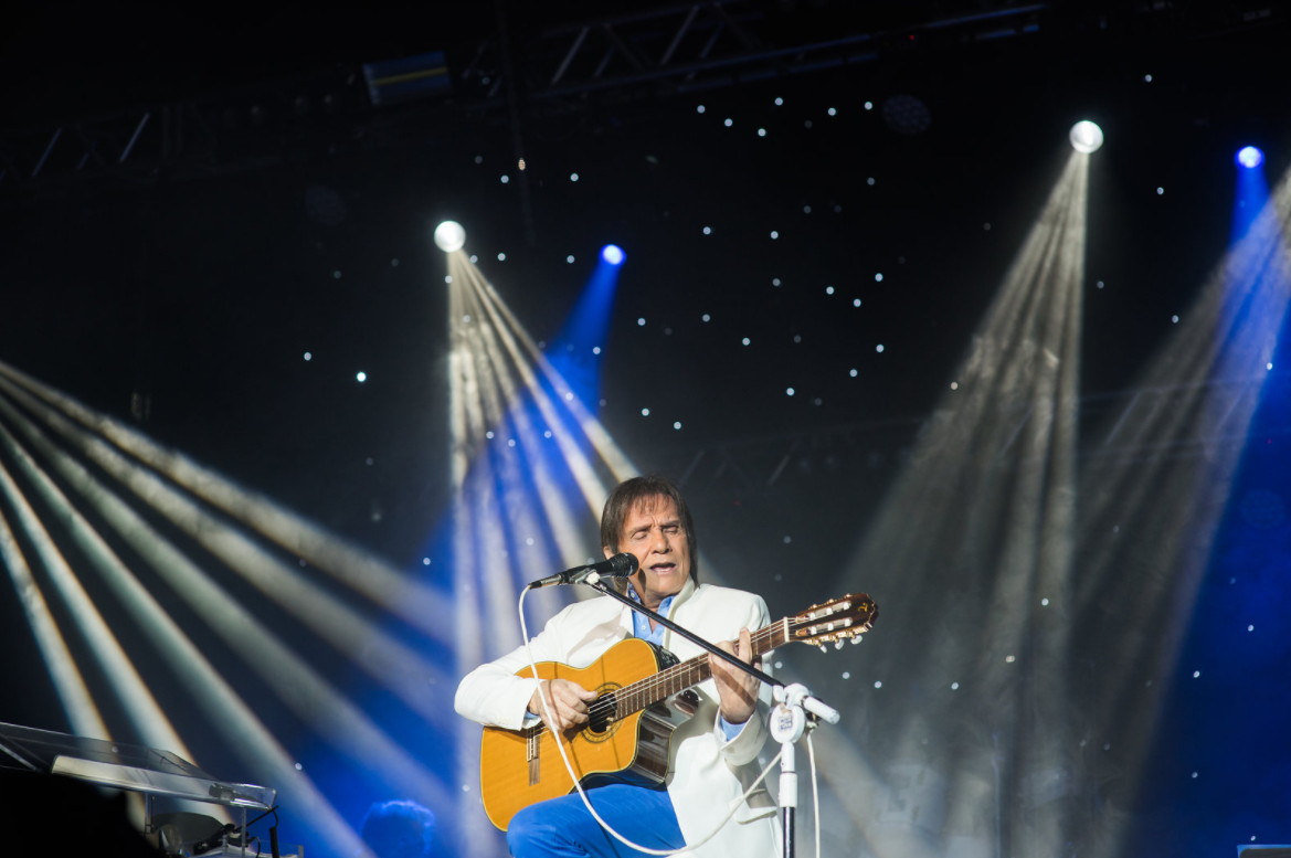 5 motivos para assistir um show do Roberto Carlos pelo menos uma vez na vida