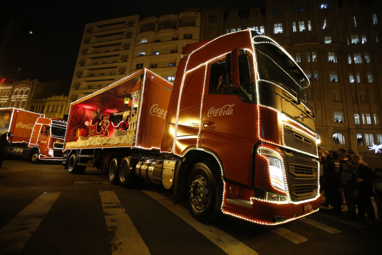 Segundo dia: Caravana da Coca-Cola passa por Curitiba e São José dos Pinhais