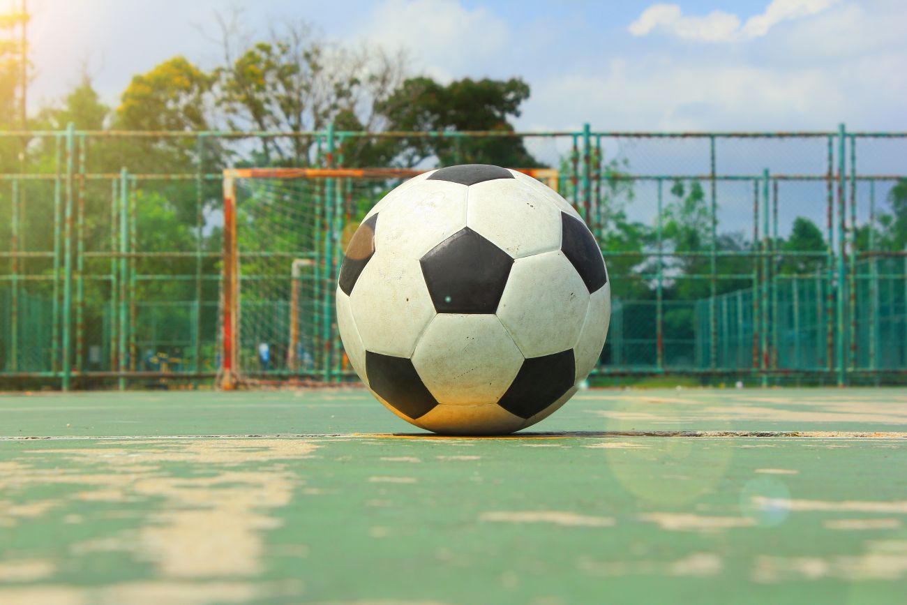 15 quadras gratuitas para jogar futebol em Curitiba