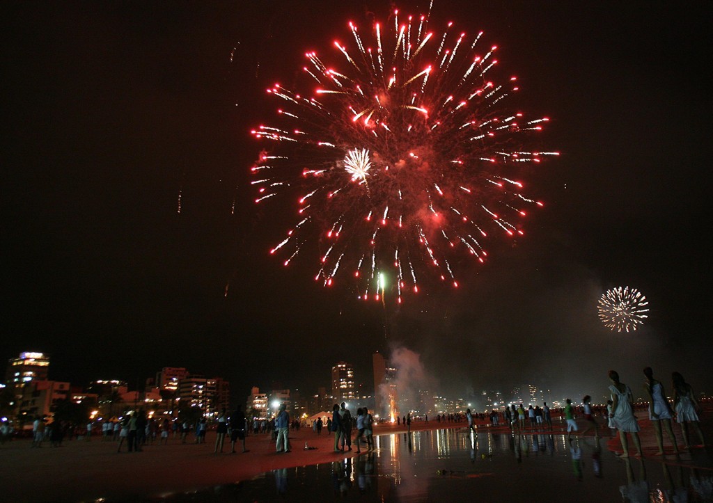 Ano Novo 2018: onde assistir a queima de fogos no litoral paranaense