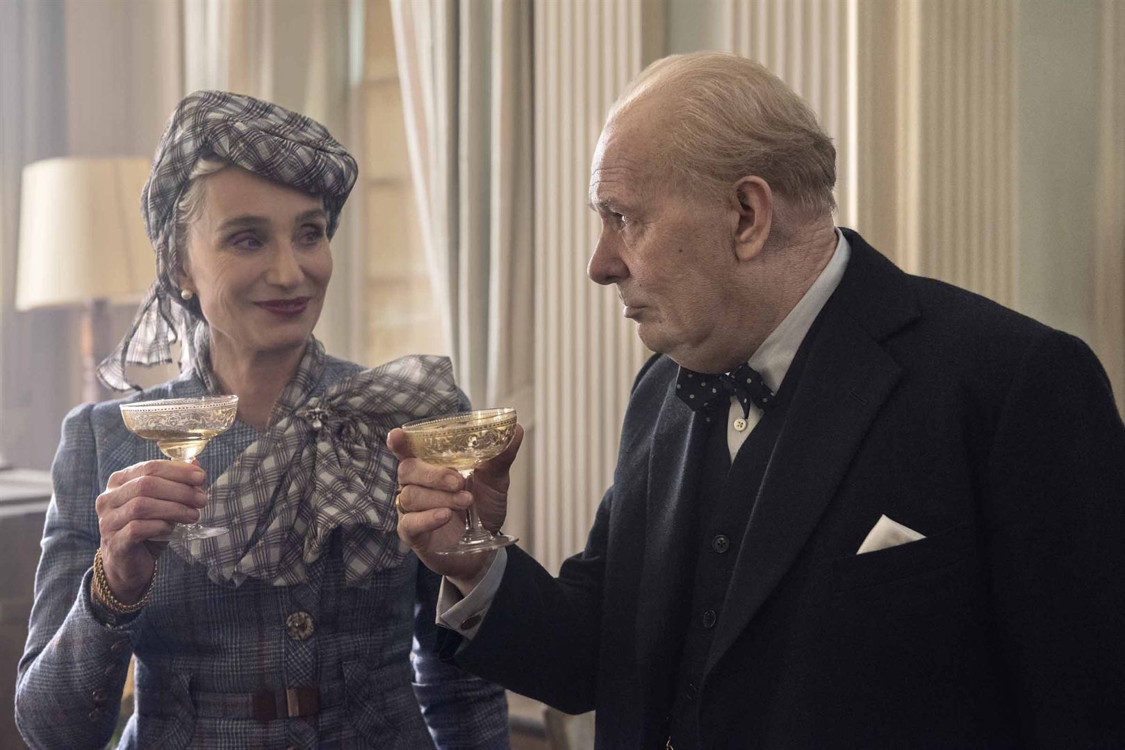 Gary Oldman personifica Churchill em O Destino de Uma Nação