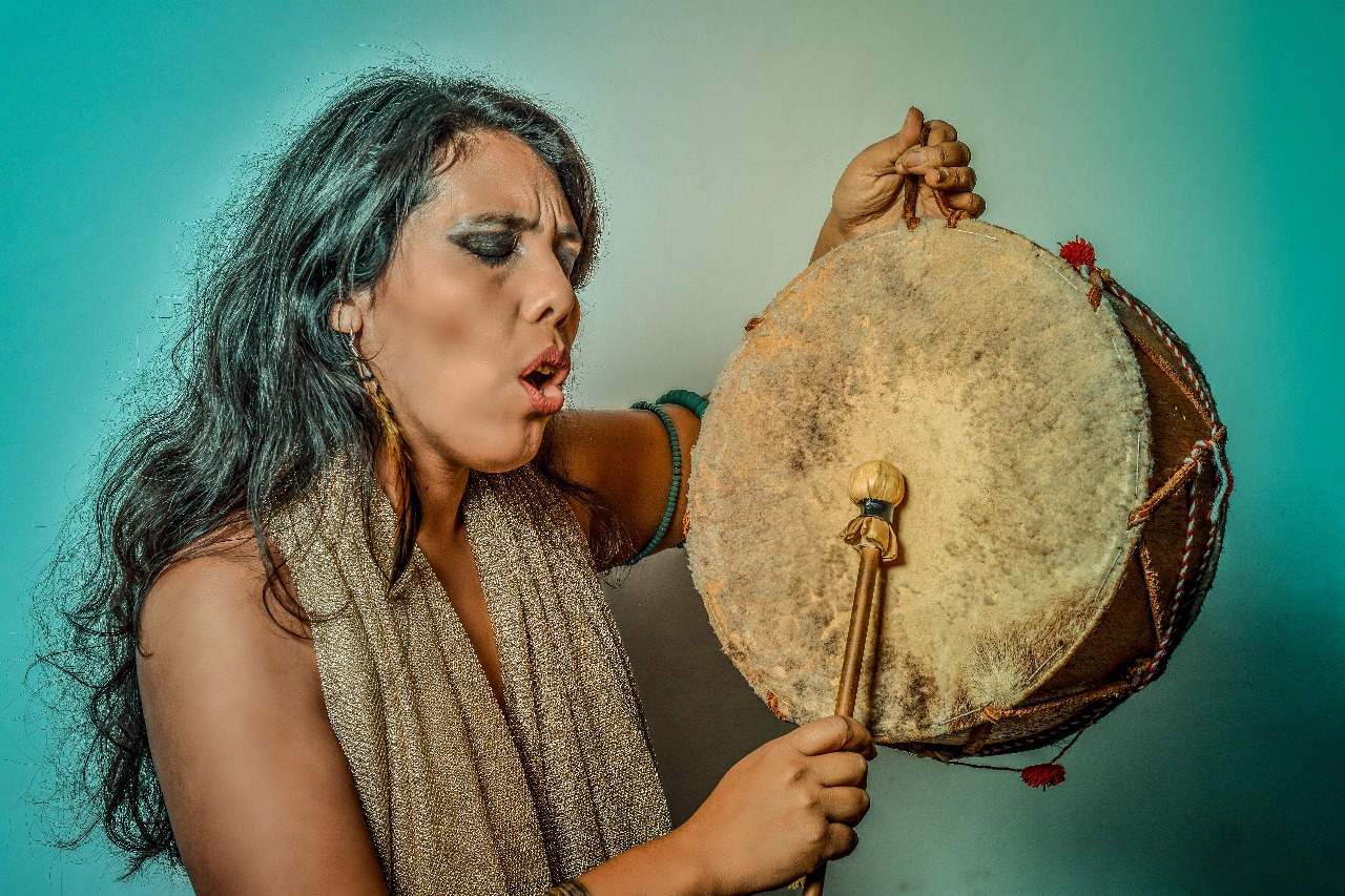 Conheça Soema Montenegro, a incrível compositora argentina que faz série de shows em Curitiba