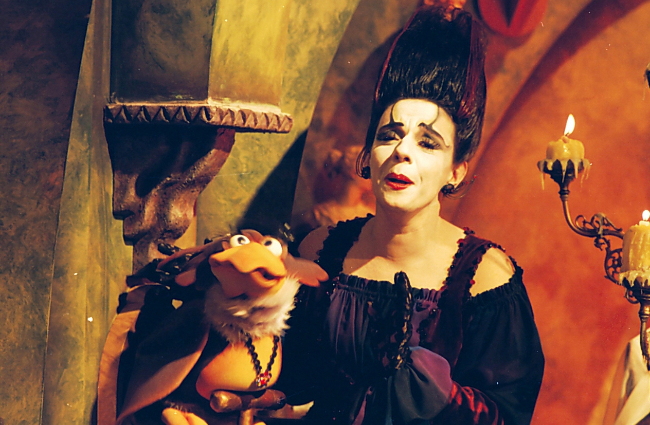 Morgana e o outros personagens do Castelo Rá-Tim-Bum vêm a Curitiba