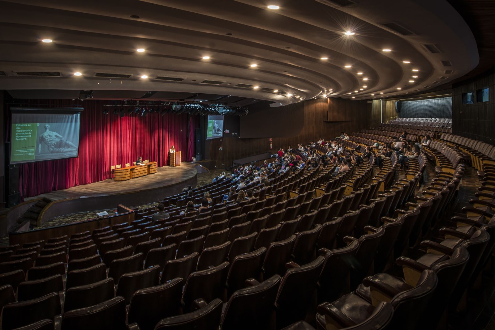 Teatro da Reitoria faz 60 anos com público de 100 mil por ano