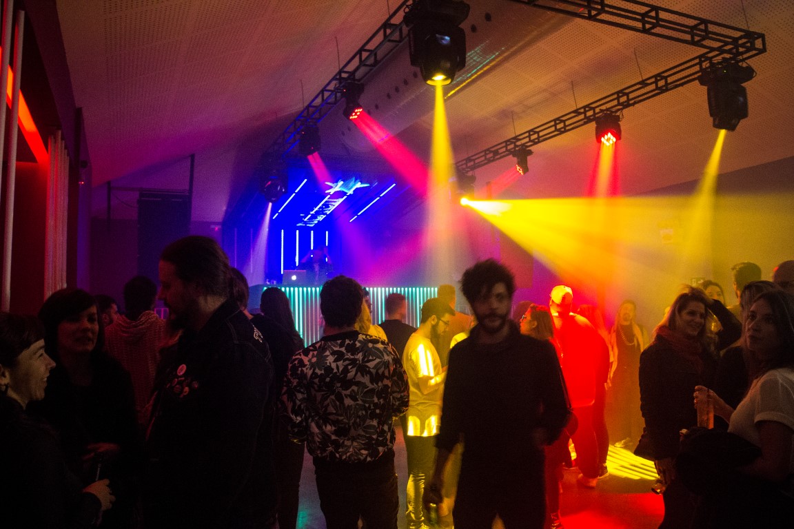James Bar comemora 20 anos com festa de 16 horas