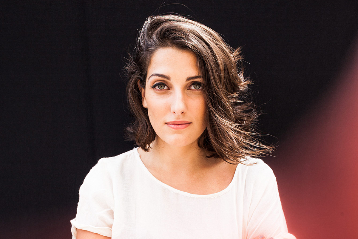 Clarice Falcão promete show inédito para o Coolritiba