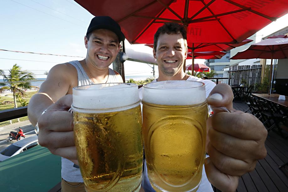 Bares no litoral do Paraná para você tomar um chope gelado