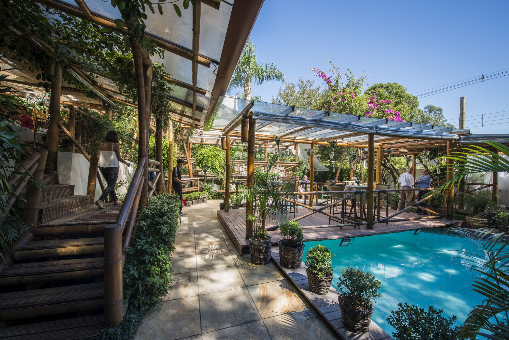Último dia do verão: Bares e restaurantes para se sentir na praia sem sair de Curitiba