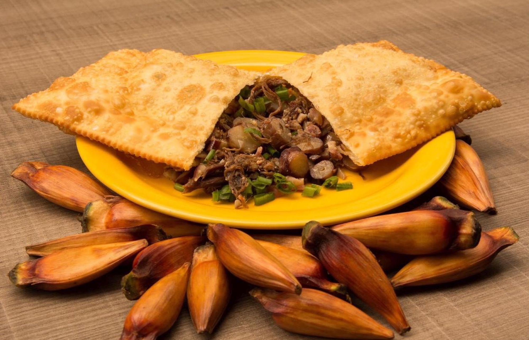 Pastel, sopa e até sushi: 5 lugares para comer pratos com pinhão em Curitiba