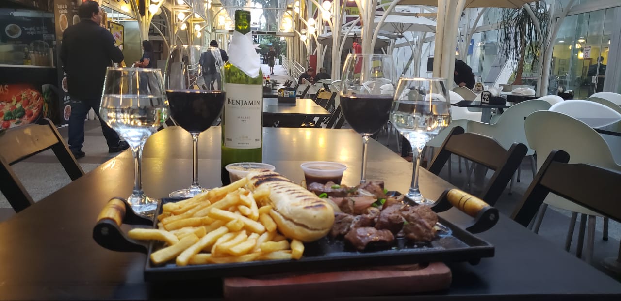 Rua 24h tem open de vinho e picanha na chapa duas vezes na semana