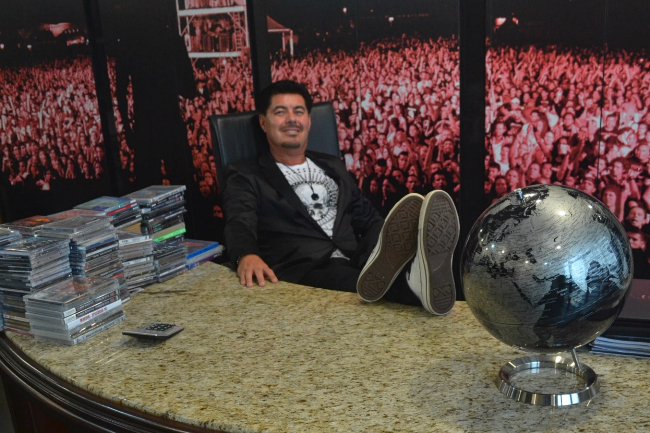 O homem dos 10 mil shows: produtor Paulo Baron faz festa de 30 anos de rock
