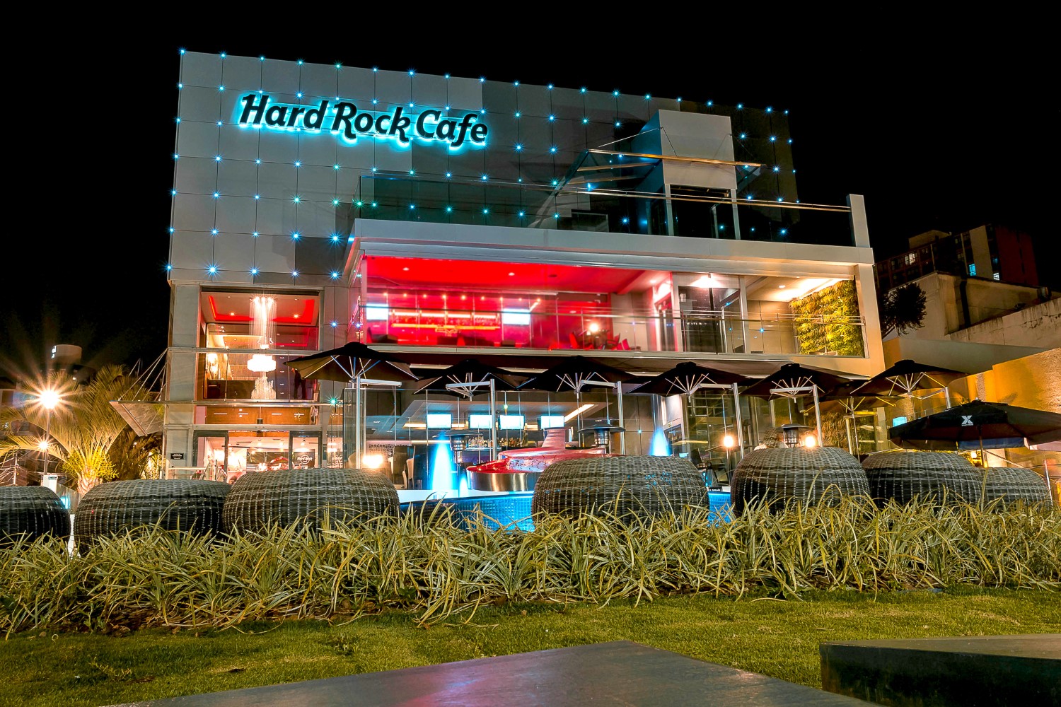 Hard Rock Curitiba fecha rua e traz 10 horas de shows de graça no Dia Mundial do Rock