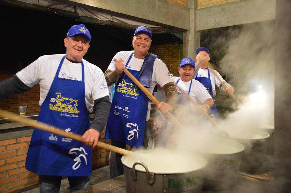 Tradicional Festa do Frango, Polenta e Vinho de Santa Felicidade esquenta o inverno