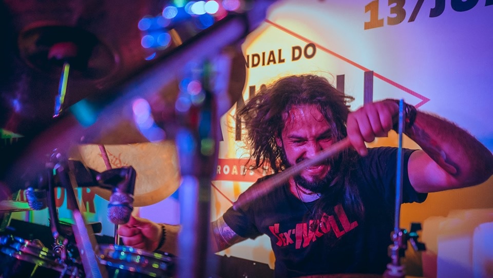 Fim de semana tem programação de Dia do Rock, cine pet, show da Paula Fernandes e mais