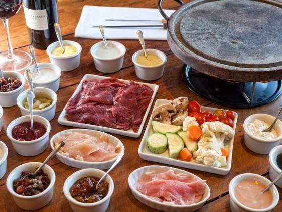 Tá frio? Fondue à vontade com desconto do Clube!