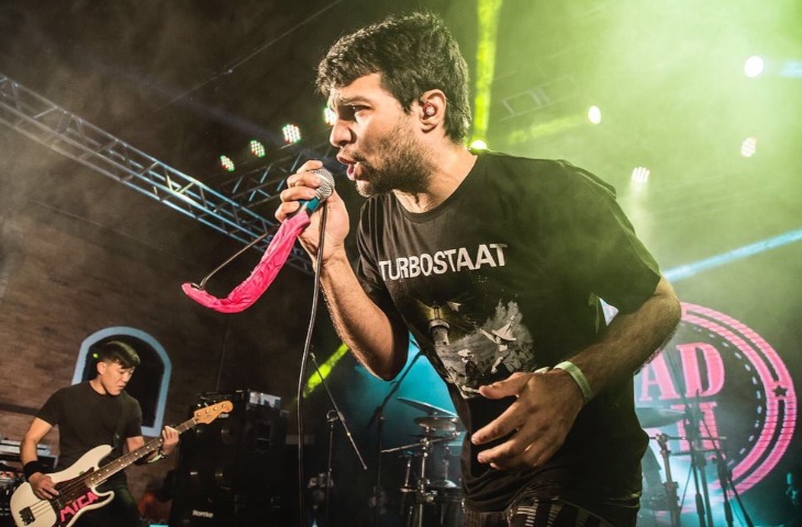 Hardcore anos 2000? Dead Fish faz show em Curitiba
