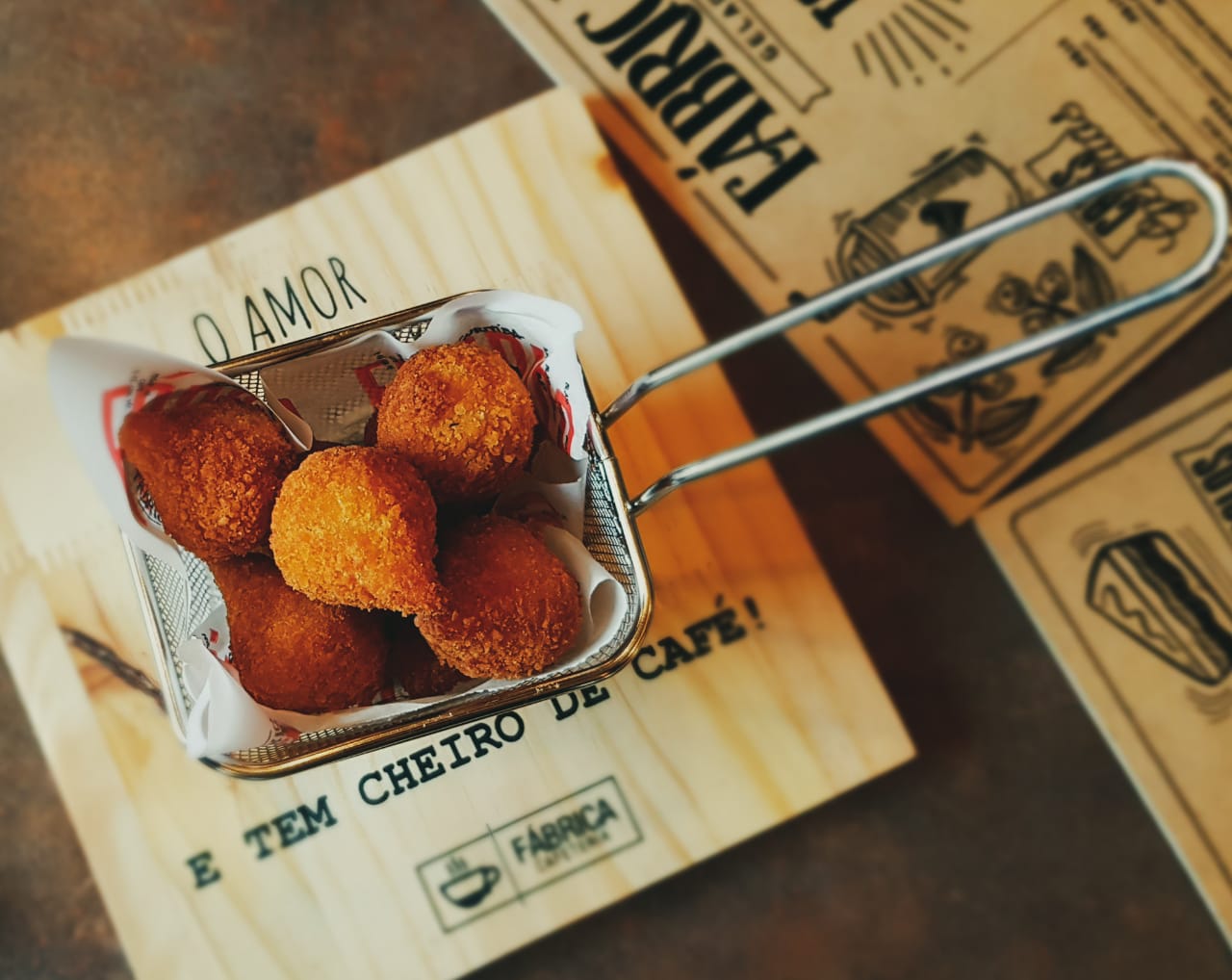 Onde comer coxinha com desconto do Clube