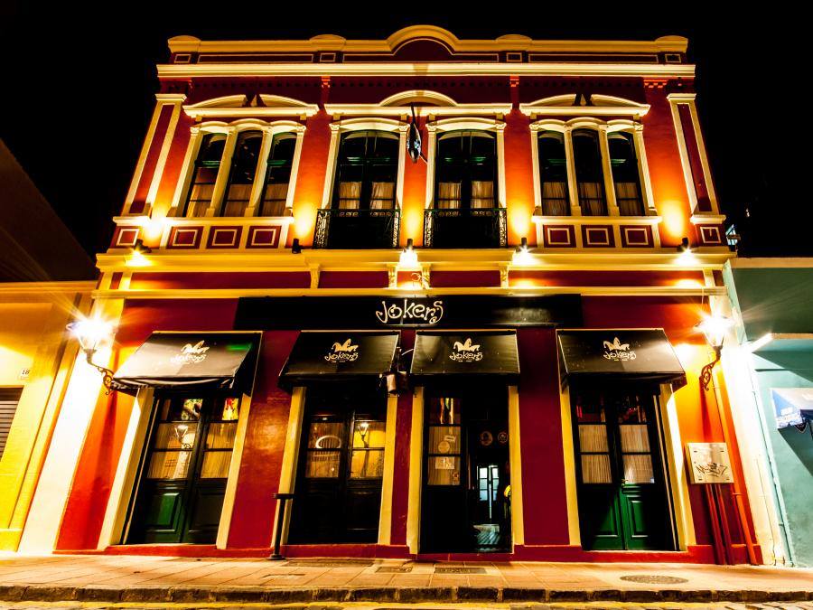 Bar de Curitiba permite fechar andar inteiro para festa privativa