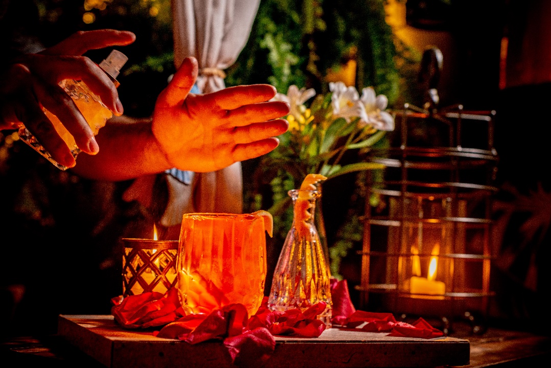 Conheça o bar que serve drinks por meio de rituais