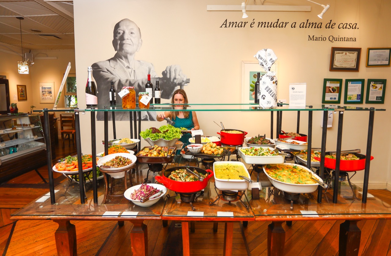 Restaurante em Curitiba tem Mesa Gastronômica com sabores de todo o mundo
