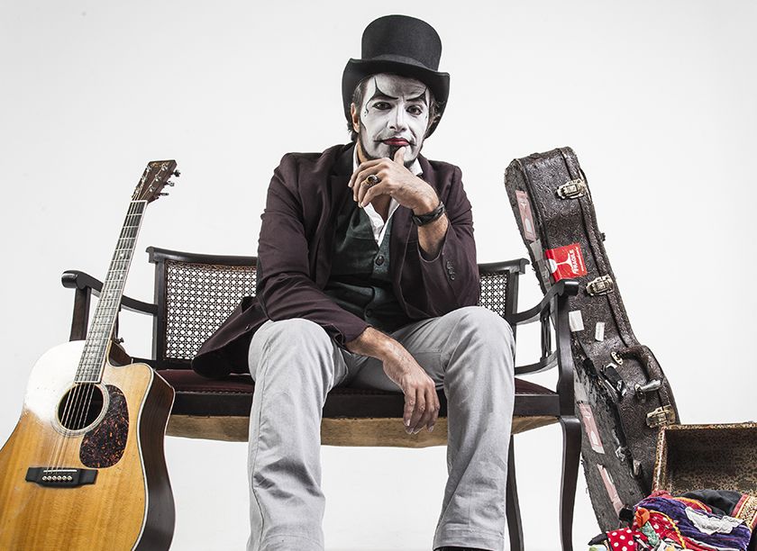 O Teatro Mágico apresenta voz e violão no Guaíra