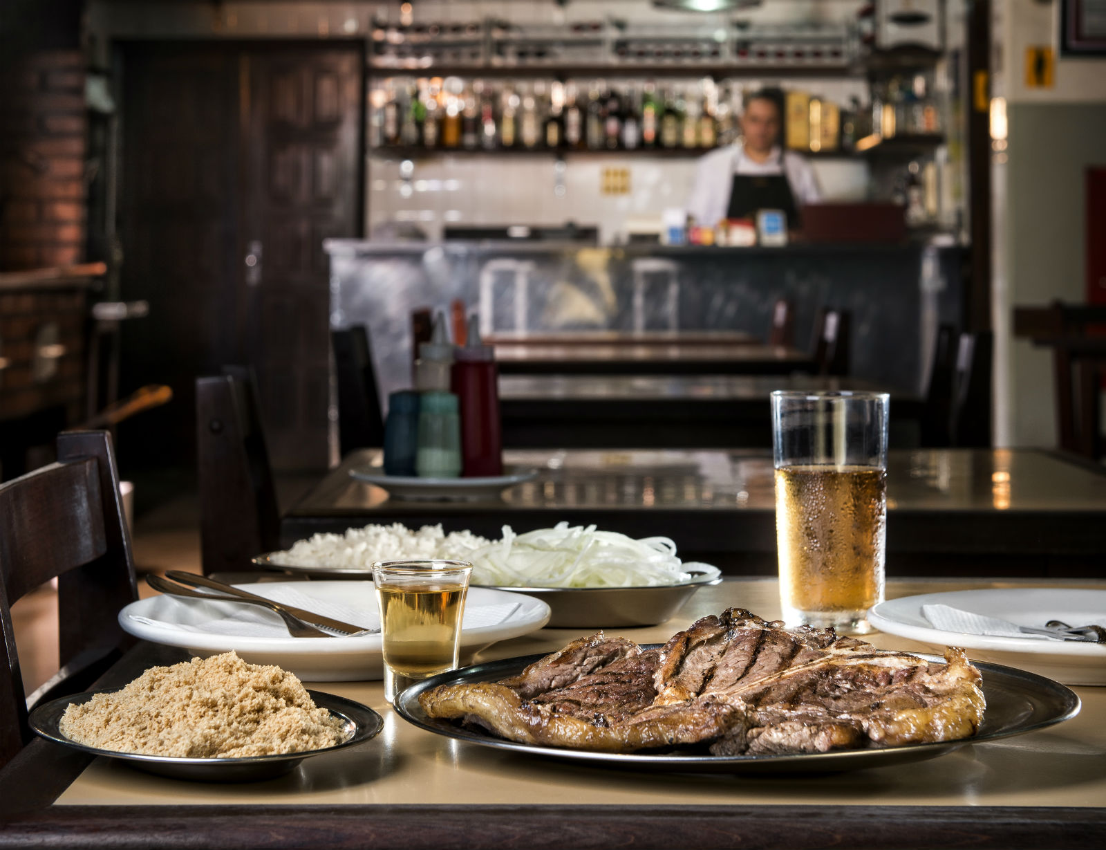 Descubra lugares em Curitiba para comer ao voltar da balada