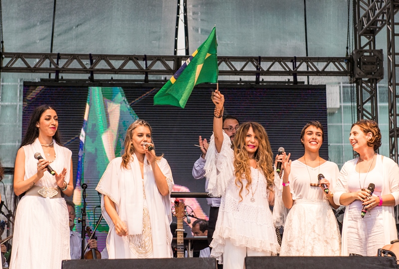 Elba Ramalho emociona em show do movimento Mulheres pela Paz em Curitiba. Veja fotos