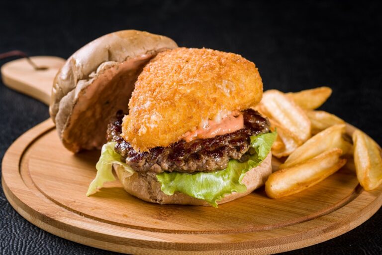 Chef ensina receita do smash burguer do HOG