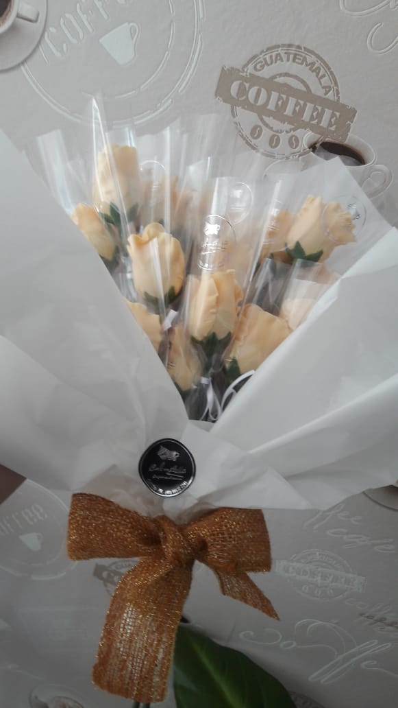 Dia dos namorados: Café com Arttes tem buquê de flores de chocolate e kits especiais