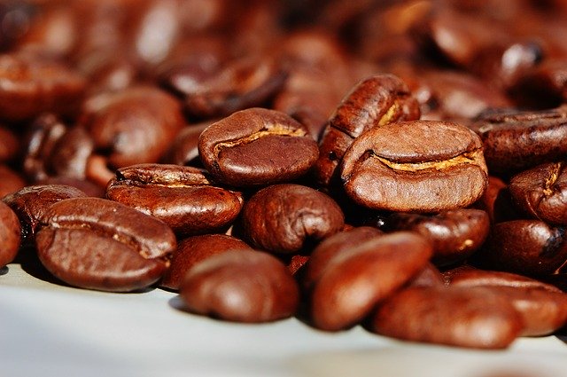 Ama café? Confira deliverys de produtos que levam a iguaria na composição