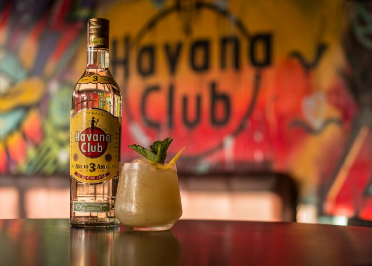 Dom Bar tem delivery de drinks e comidas para você fazer sua festa (virtual!) em casa